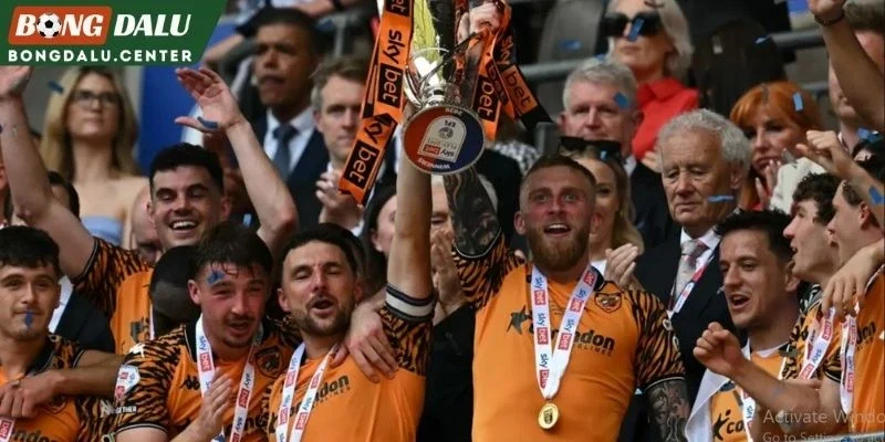 Liverpool - Tottenham đánh rơi phong độ, “hiện tượng” Hull City thăng hoa