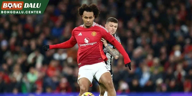 Màn khởi đầu khó khăn giữa áp lực tại Old Trafford