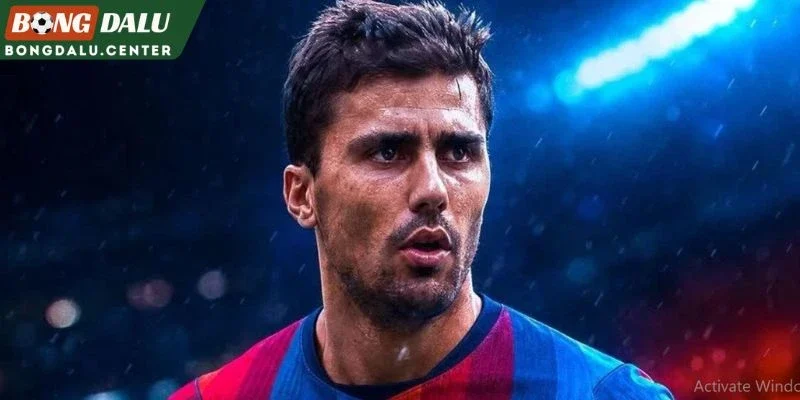 Rodri lọt vào tầm ngắm của 2 Ông lớn