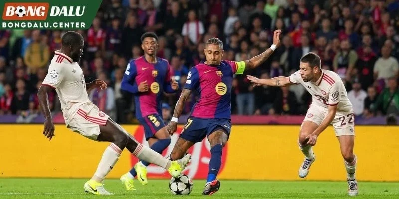 Barcelona thăng hoa, vươn lên dẫn đầu La Liga
