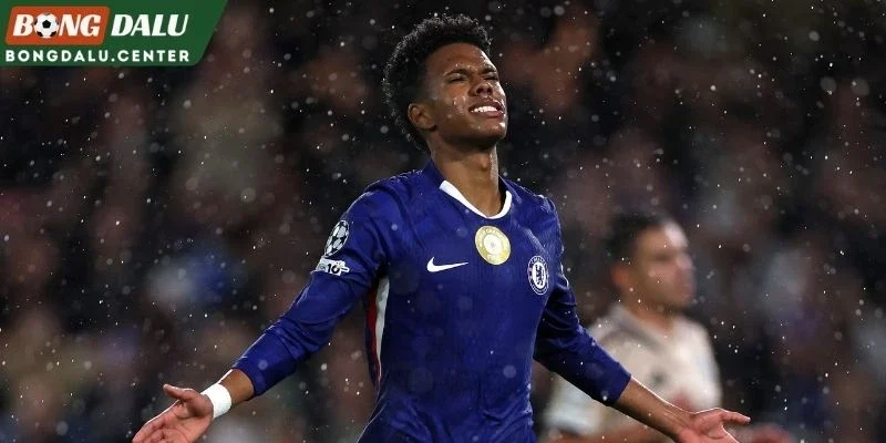 Estevao chật vật tìm chỗ đứng tại Chelsea