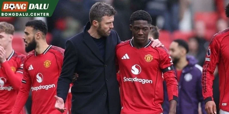 Michael Carrick đối mặt bài toán nan giải